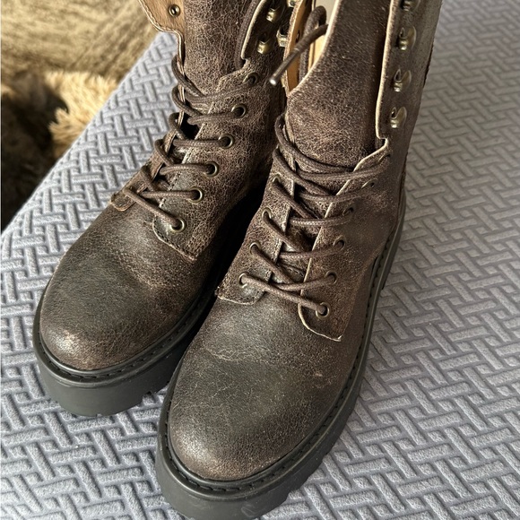 NWOT Steve Madden Rowen Boot in Brown Distressed Size 8.5 - Picture 6 of 13
